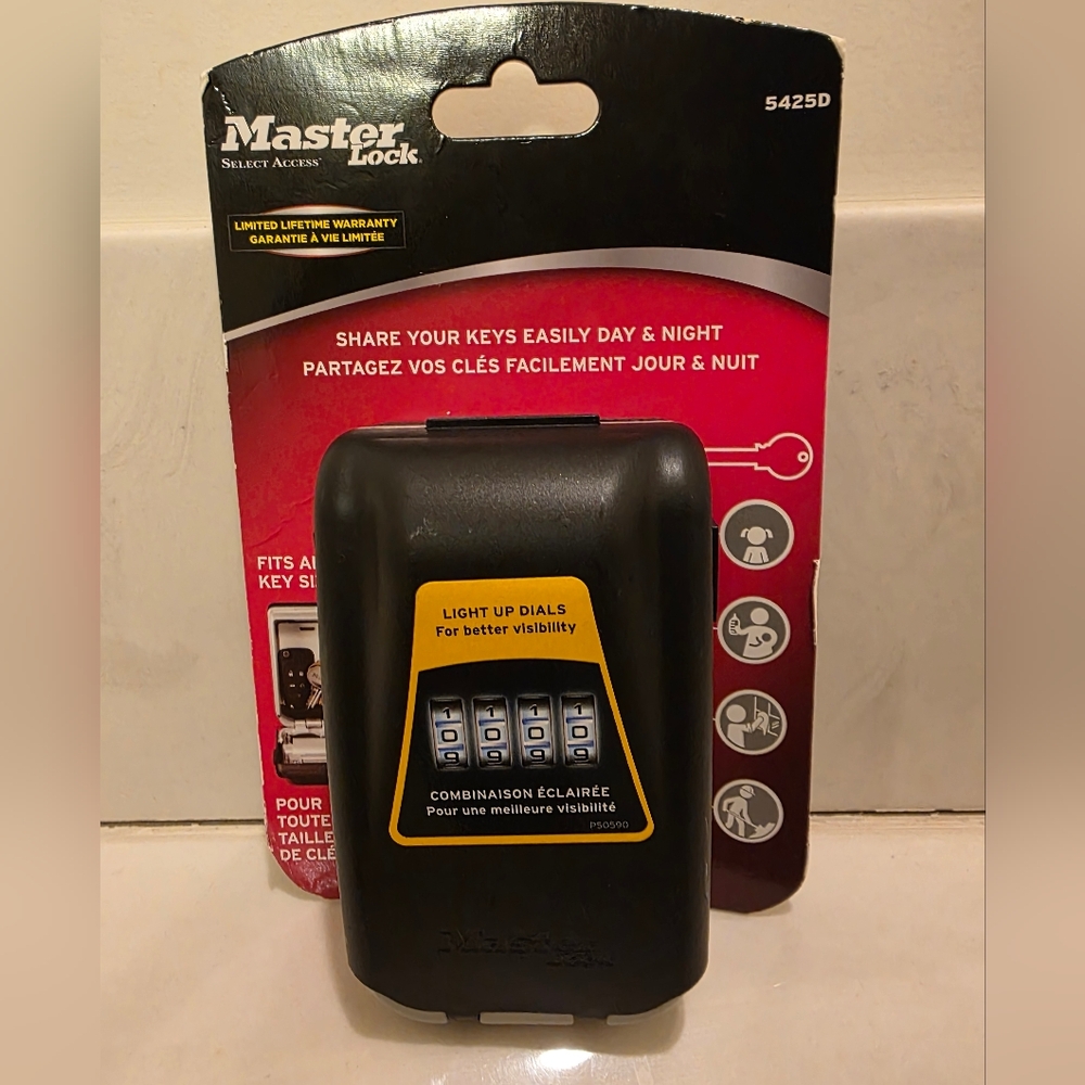 Master Lock 5425D Wall Mount Light-Up Dial Lock Box